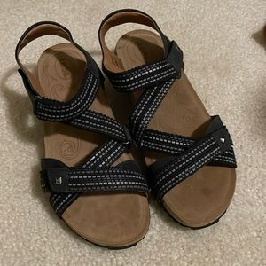 Taos strap on sandals- size 6-6.5